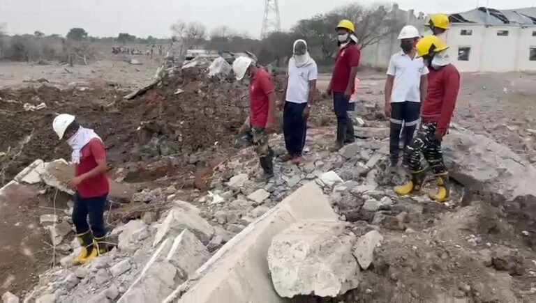 बारूद फैक्टरी में ब्लास्ट,,,