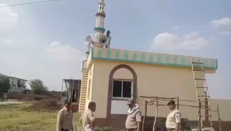 शाजापुर ज़िले में पुलिस ने धार्मिक स्थलों से हटवाएं ध्वनि विस्तारक यंत्र।