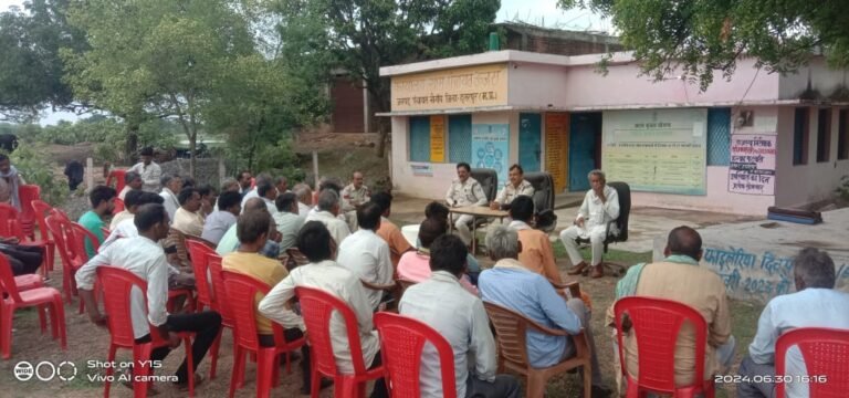 जिले के समस्त थाना चौकी क्षेत्र अंतर्गत जनसंवाद करते हुए पंपलेट वितरित कर नवीन अपराधिक नियमों के बारे में दी जा रही है जानकारी