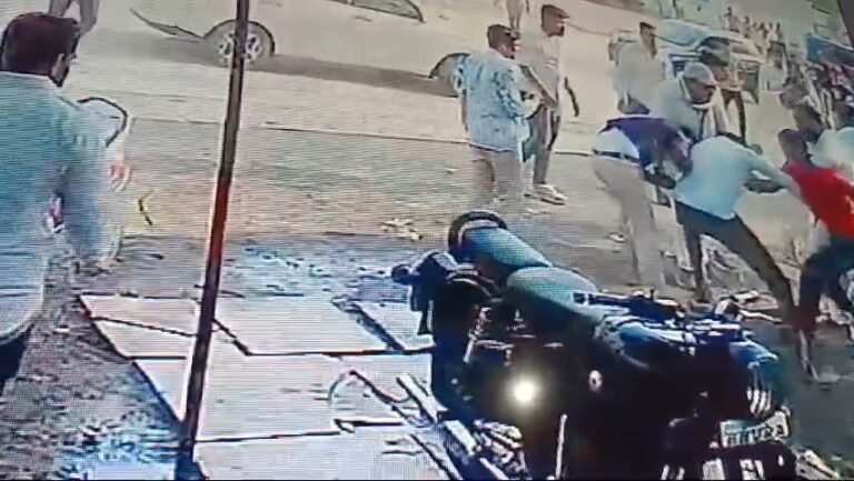 सरपंच के साथ की गई मारपीट का वीडियो हुआ वायरल मारपीट CCTV फुटेज आया सामने