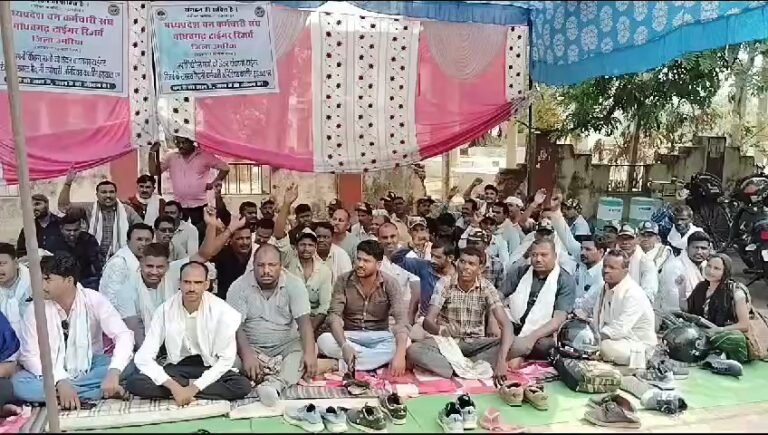 बांधवगढ़ टाइगर रिजर्व के 800 कर्मचारी अनिश्चित कालीन हड़ताल पर…