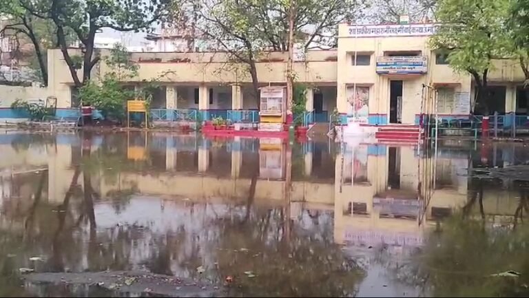 प्री-मानसून की पहली बारिश ने ही प्रभावित किया जन-जीवनगुना में दो घंटे में बरसा 44 मिनी पानी।