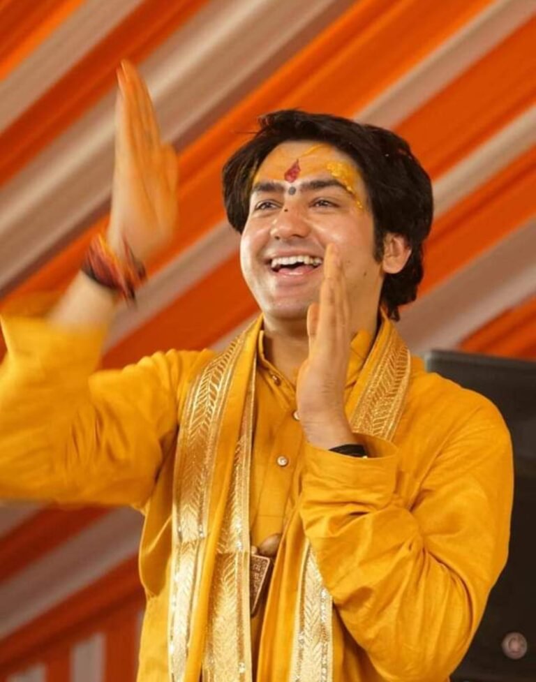 मीडिया पर चल रहे छोटे भाई शालिग्राम के विवाद पर बागेश्वर धाम सरकार के पीठाधिश्वर ने तोड़ी चुप्पी!