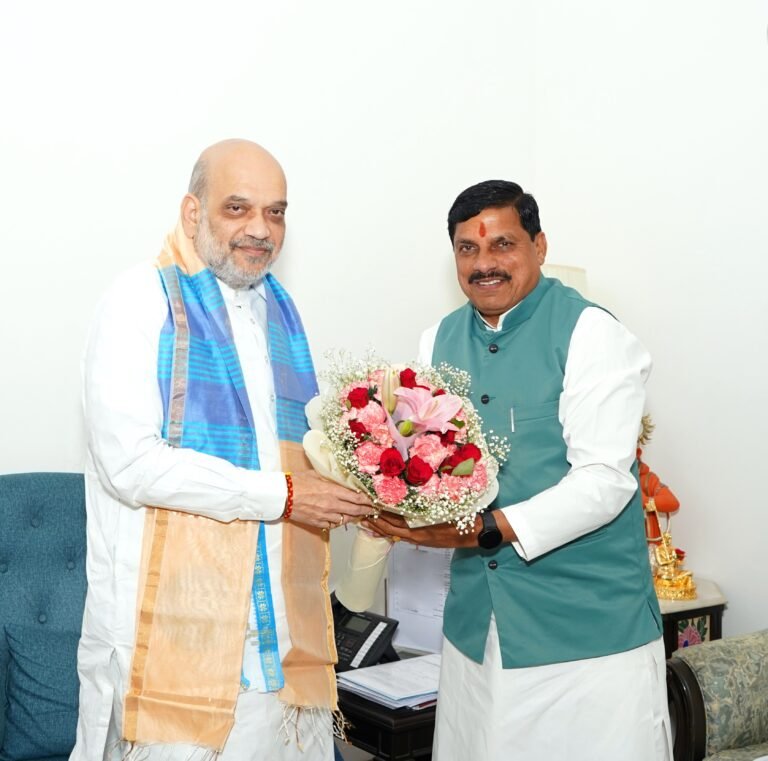 मुख्यमंत्री डॉ. मोहन यादव ने केंद्रीय गृह और सहकारिता मंत्री श्री अमित शाह से उनके आवास पर सौजन्य भेंट की।