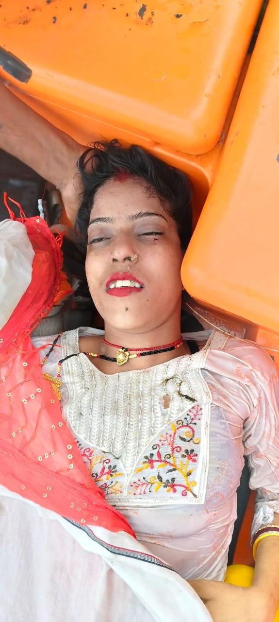 तीन मासूम बच्चों के सामने पानी मे समा गई मां , बच्चे चिल्लाते रहे बिलखते रहे लेकिन नहीं बचा पाये माँ को