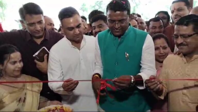 प्रधानमंत्री कॉलेज ऑफ़ एक्सीलेंस शासकीय बापू महाविद्यालय में राज्यमंत्री ने फीता काटकर किया शुभारंभ