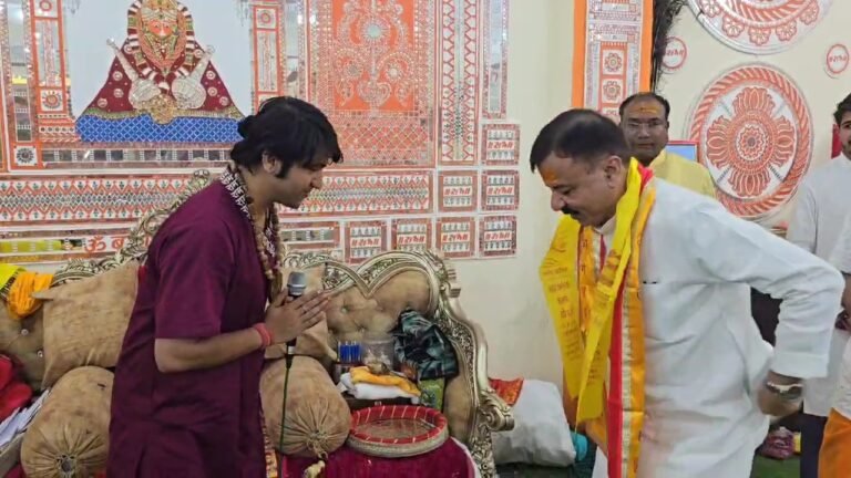 मध्यप्रदेश सरकार के गुरु पूर्णिमा स्कूलों में होने वाले कार्यक्रम के आदेश पर बोले बागेश्वर सरकार