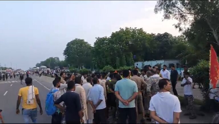 ट्रैक्टर ट्राली को ट्रक ने मारी टक्कर दो कावड़ियो की मौत, 15 से ज्यादा घायल