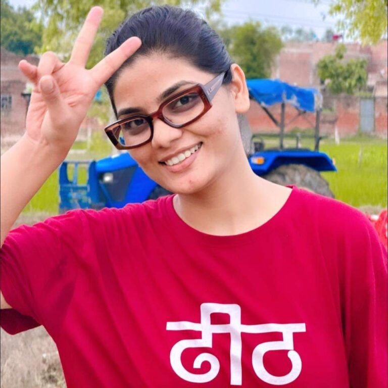 छतरपुर में हाजी शहजाद’ के घर बुलडोजर कार्रवाई से भड़की ‘नेहा सिंह राठौर’, सांप-मेंढक से की तुलना