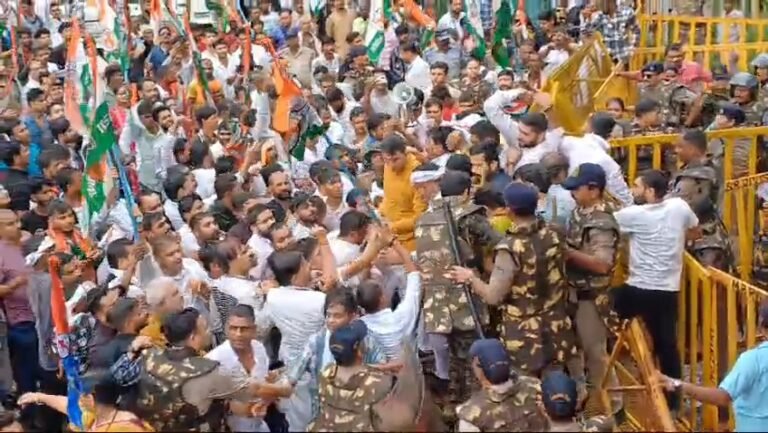 नीट परीक्षा और नर्सिंग घोटाले को लेकर कांग्रेस ने किया प्रदर्शन