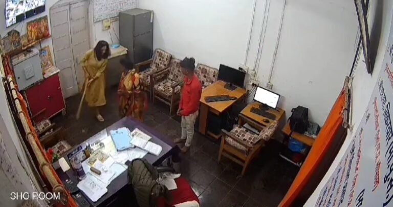 मध्य प्रदेश की ये कैसी पुलिस….एक नाबालिक बच्चे और उसकी दादी  से पिटाई का वीडियो वायरल