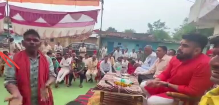 सागर के रहली मे भाजपा नेता अभिषेक भार्गव से ग्रामीण ने रंडूआ पेंशन शुरू करनें की मांग