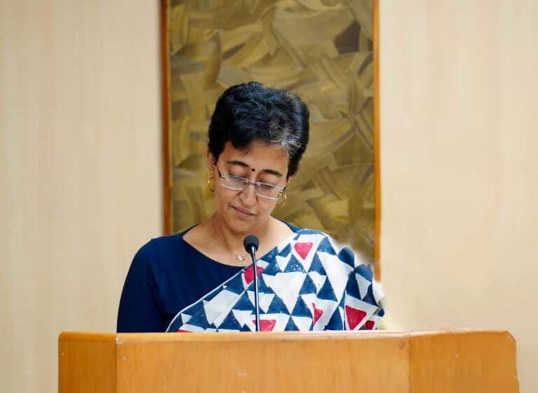 दिल्ली सरकार ने एक बार फिर दिल्ली में न्यूनतम वेतन को बढ़ाने का फैसला
