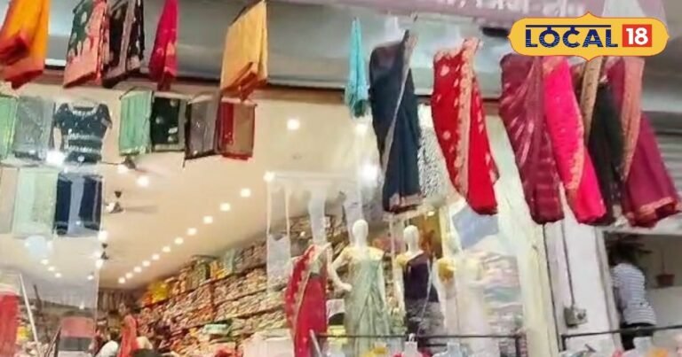 Teej Sale 2024: तीज के अवसर पर जांजगीर के इस दुकान में साड़ी खरीदी में मिल रहा बंपर ऑफर