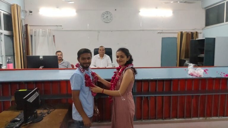 प्रेमी जोड़े ने टीकमगढ़ कलेक्ट्रेट में की शादी