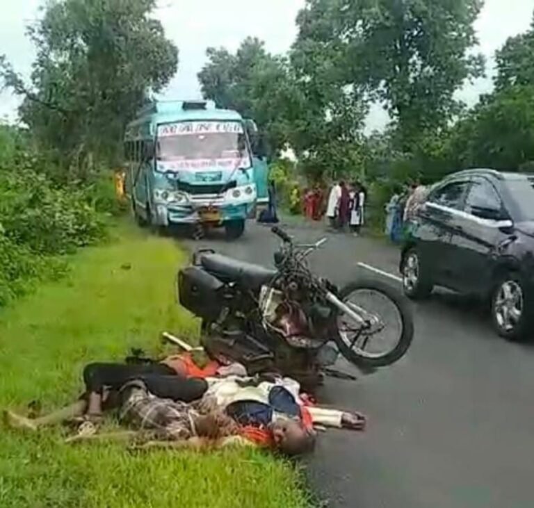 भीषण सड़क दुर्घटना दादा और पोते की मौत पोती गम्भीर पुलिस मौके पर