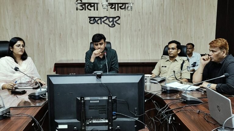 अति वर्षा एवं बाढ की स्थिति की समीक्षा बैठक हुई संपन्न ।