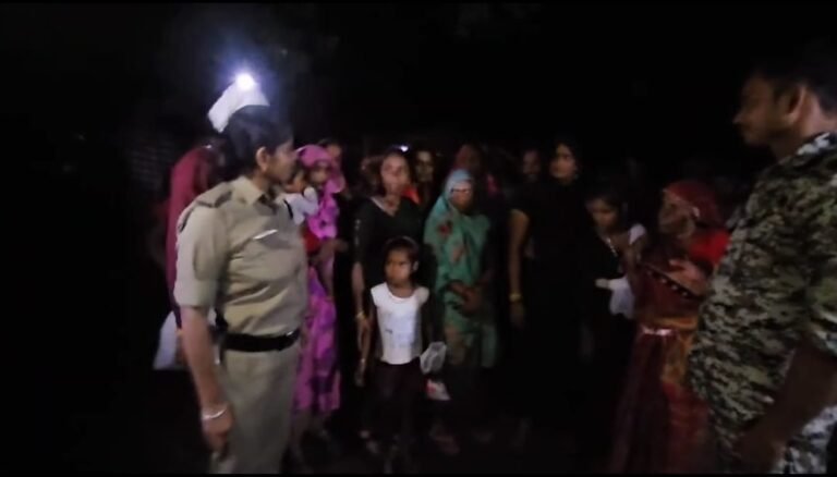 उपचुनाव चुनाव खरियानी में केन नदी में अधिक पानी आने से टापू में फसे करीब 50 ग्रामीणों का पुलिस ने किया सफल रेस्क्यू