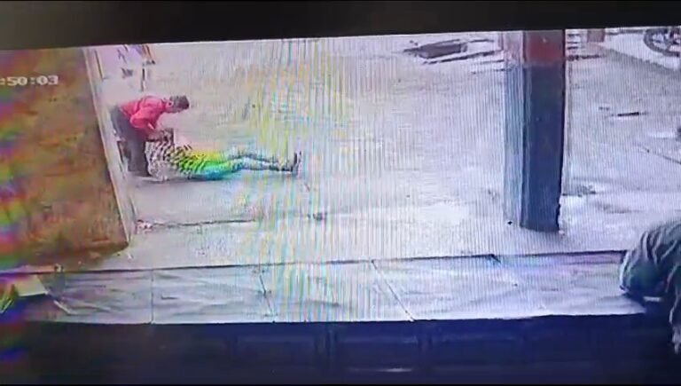 युवक के साथ में साथ मारपीट और पेशाब साफ करवाने का मामला CCTV फुटेज आया सामने…