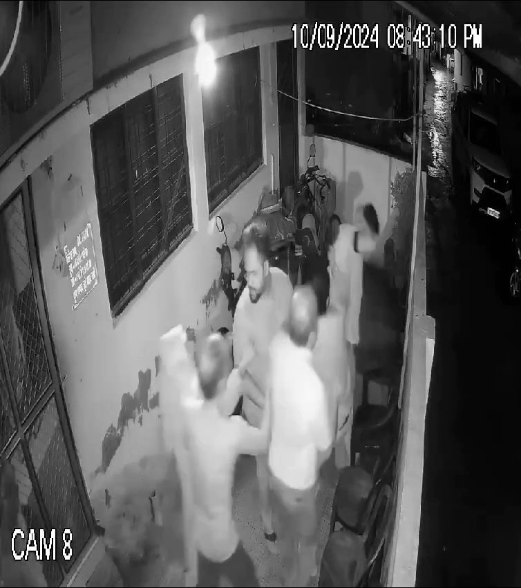 पीड़ित पर ही हो गई FIR,पिटाई के वीडियो से खुली हक़ीक़त