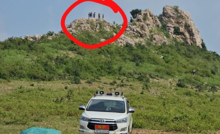 रेप पीड़िता समेत तीन लोगों को गोली मारने वाले फरार आरोपी ने खुद को कनपटी पर मारी गोली मौत…