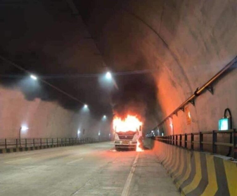 रीवा सीधी टनल में आग का गोला, जोरदार धमाके से मचा हड़कंप…