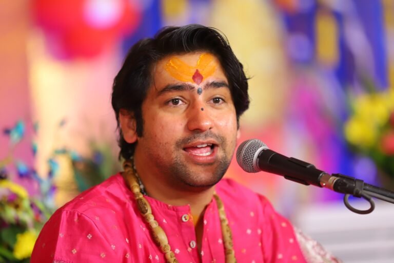 सभी हिंदू अपने-अपने सोशल मीडिया अकाउंट के नाम में आगे हिंदू लगना प्रारंभ करें बागेश्वर धाम सरकार