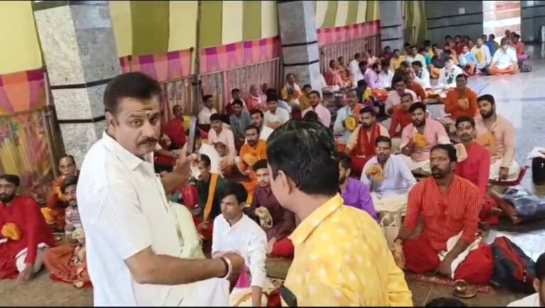 अभिनेता गोविंदा के लिये महाकाल मे हुआ महामृत्युंजय जाप, 51 ब्राह्मणों ने को गोविंदा की दीर्घायु, शीघ्र स्वस्थ होने की कामना