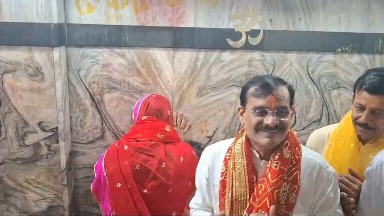 भाजपा प्रदेश अध्यक्ष एवं सांसद विष्णु दत्त शर्मा सपरिवार  सहित पहुंचे मैहर।