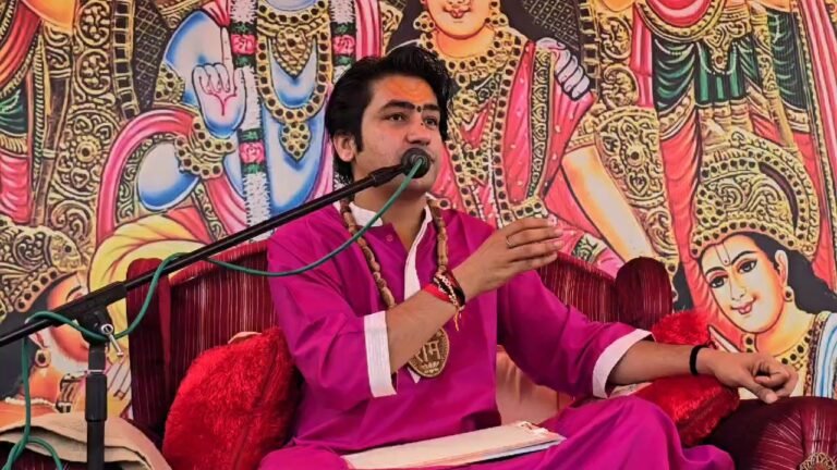 धीरेन्द्र कृष्ण शास्त्री ने यातायात पुलिस के साथ जागरूकता अभियान