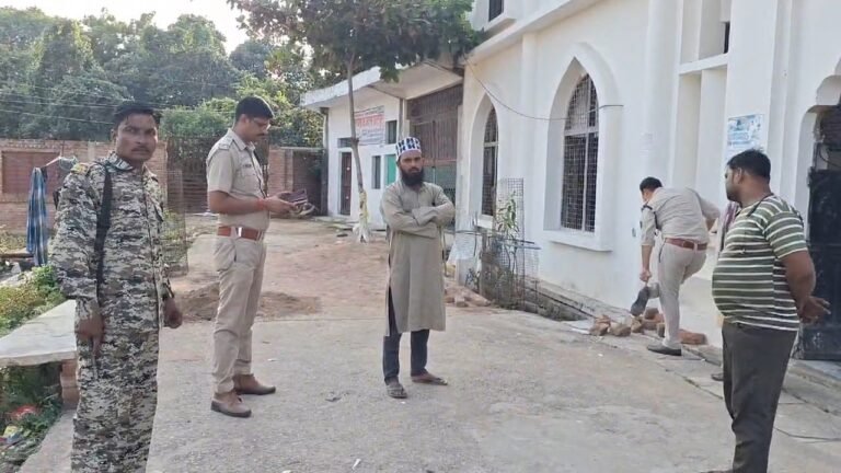 मस्जिद में बम होने की सूचना से मचा हड़कंप