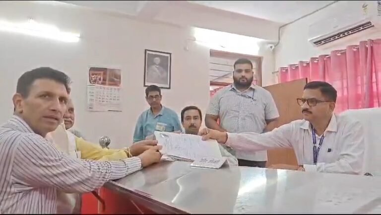 बुधनी उप चुनाव को लेकर कांग्रेस प्रत्याशी राजकुमार पटेल ने नामांकन दाखिल किया