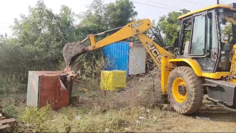 माफियाओं के खिलाफ बड़ी कार्यवाही बरेली रोड़ से लगी करीब 6 करोड़ की जमीन को मुक्त कराया।