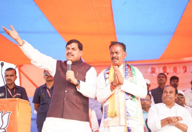 प्रतापपुर में एनडीए प्रत्याशी श्री जनार्दन पासवान जी के समर्थन में आयोजित जनसभा में पहुंचे मुख्यमंत्री