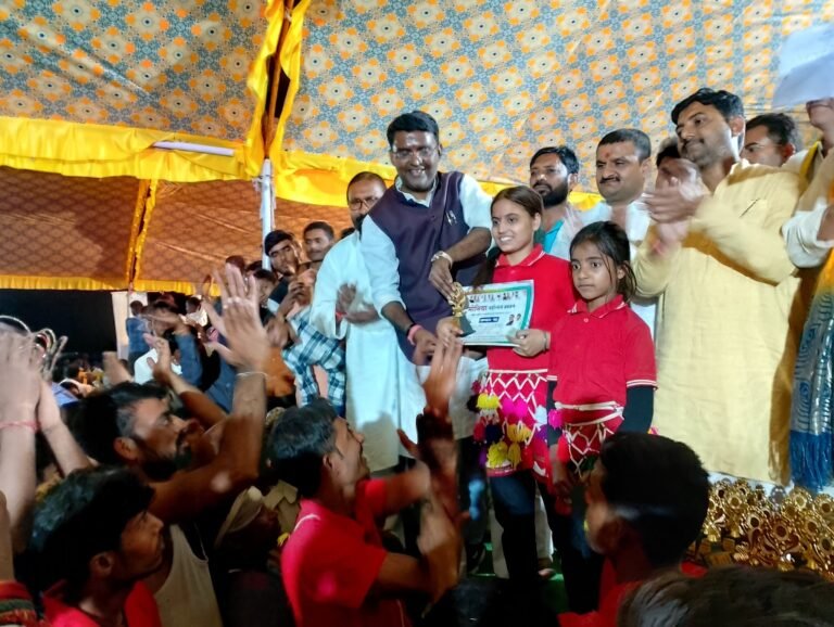 गौरिहार में मोनिया महोत्सव और मोनिया नृत्य प्रतियोगिता का आयोजन