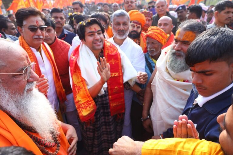 इंदौर में में लगाए गए पोस्टर पर बाबा बागेश्वर ने दिया बयान