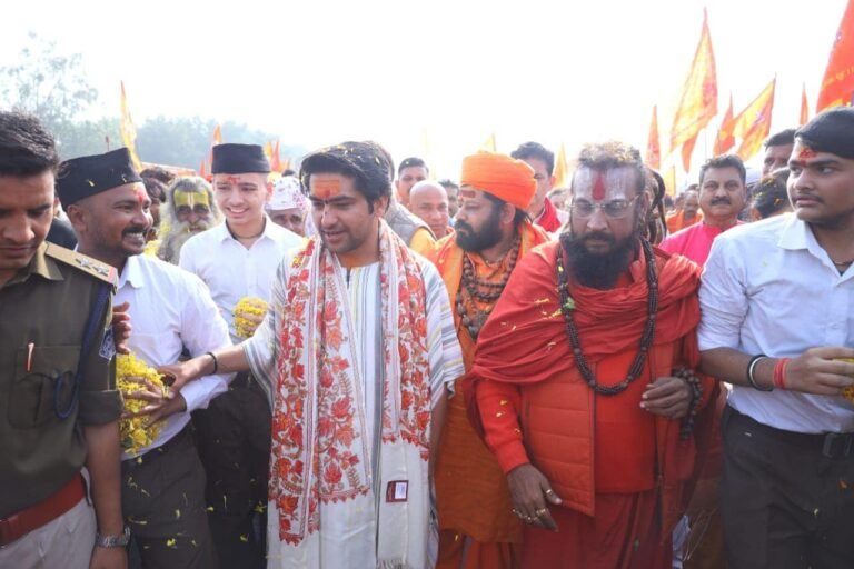 लोगों की आंखों में झलक रहा सनातन एकता का जुनून सनातन हिन्दू एकता पदयात्रा चौथे दिन पहुंची देवरी बंधा
