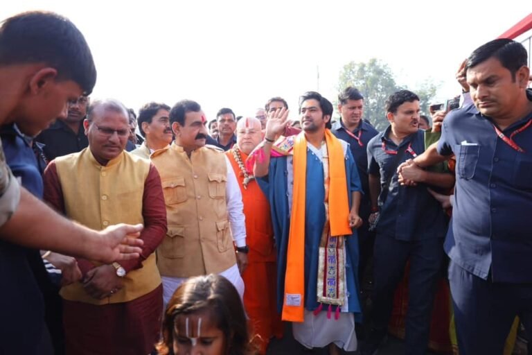 सनातन एकता पदयात्रा से निकली हिंदुत्व की चिंगारीलाखों लोगों का सैलाब कट्टर हिंदुत्व के लिए बढ़ रहा आगे