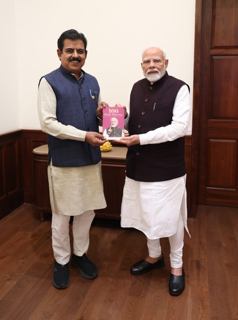 इंदौर सांसद शंकर लालवानी की किताब ‘100 मोदी मंत्रा’ का प्रधानमंत्री ने किया विमोचन