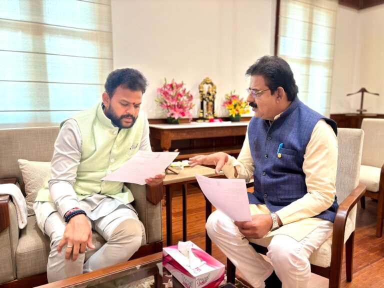 इंदौर एयरपोर्ट को मिलेगी नई सुविधाएं नागरिक उड्डयन मंत्री नायडू नए एटीसी और फायर सेफ्टी भवन का लोकार्पण करेंगे।