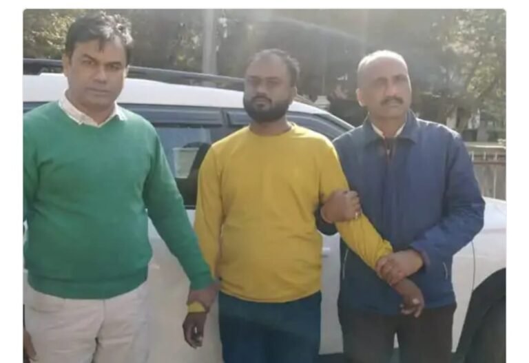 कंप्यूटर ऑपरेटर को एक लाख रिश्वत लेते हुए भोपाल लोकायुक्त ने पकड़ा