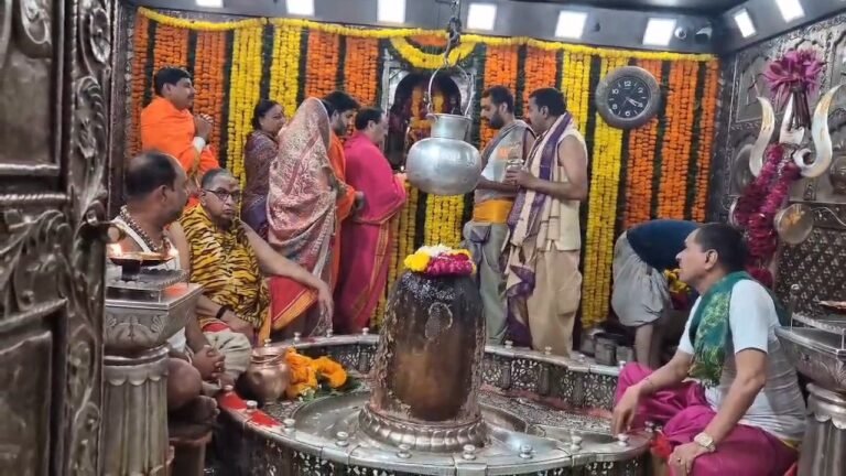 केंद्रीय मंत्री और भाजपा के राष्ट्रीय अध्यक्ष नड्डा ने सपत्नीक किए बाबा महाकाल के दर्शन