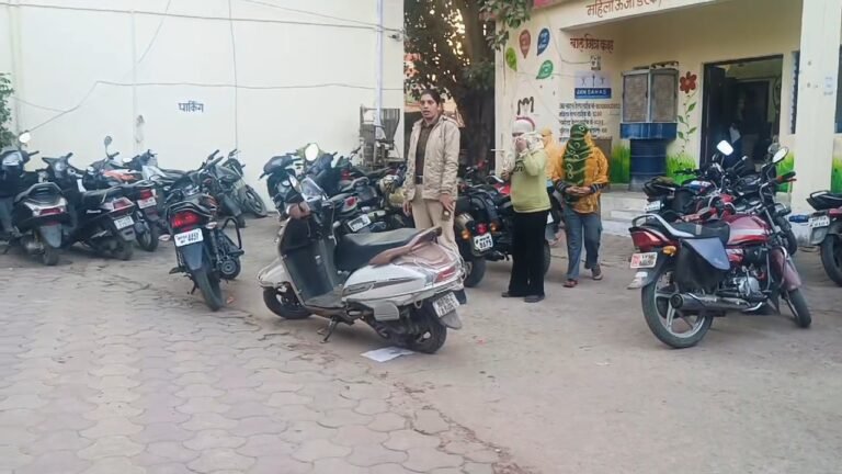 Chhatarpur News: छह युवतियां सहित दो युवक संदिग्ध हालत मे मिले