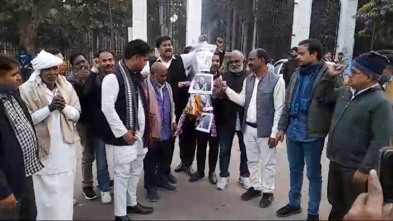 गृह मंत्री अमित शाह का पुतला फूंका