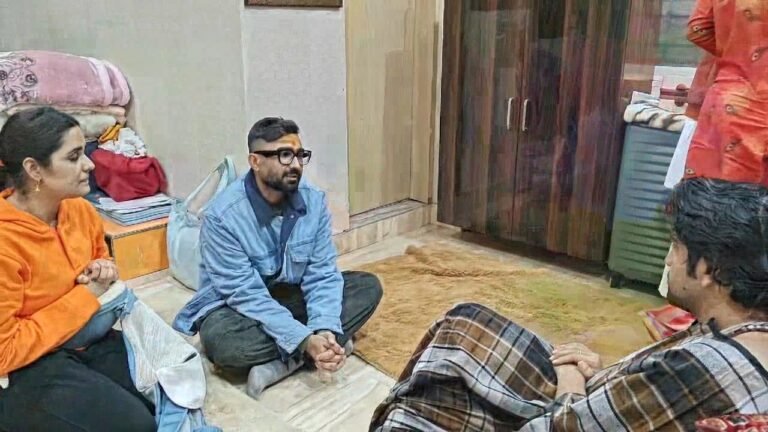 IPL गुजरात टाइटंस के खिलाड़ी राहुल तेवतिया पहुंचे बागेश्वर धाम, परिवार के किए बागेश्वर बालाजी के दर्शन..