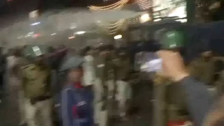 पटना के गांधी मैदान में हुआ प्रदर्शन पुलिस ने हल्का लाठीचार्ज कर किया वाटर कैनन का इस्तेमाल