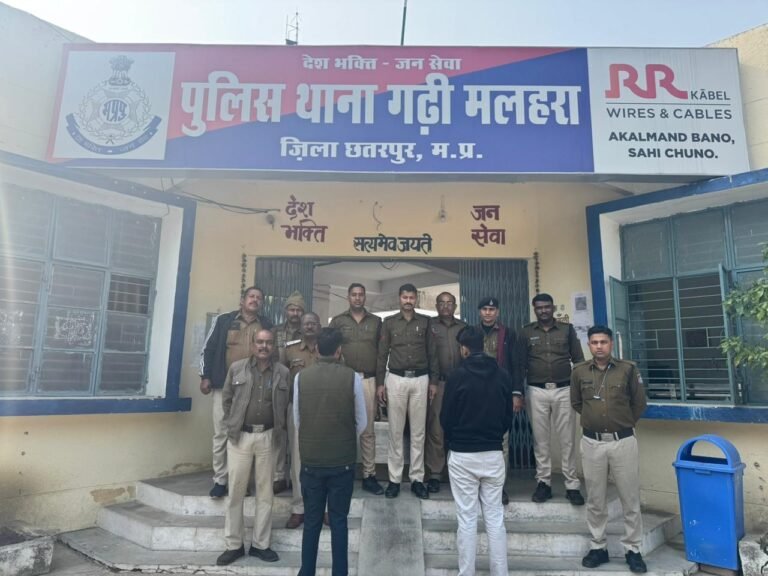 थाना गढ़ी मलहरा पुलिस ने ग्राम निवारी में हत्या के प्रयास घटना में सम्मिलित ₹5000 के इनामी 2 आरोपियों को किया गिरफ्तार,