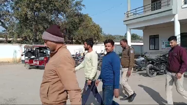 रीवा में गौ मांस की बिक्री करने वाले मामा भांजे को पुलिस ने किया गिरफ्तार आरोपियों के घर से गौमांस हुआ बरामद