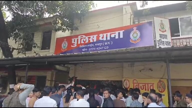 भाजपा द्वारा जारी किए गए वीडियो कांग्रेस  पहुंची सिविल लाइन थाने