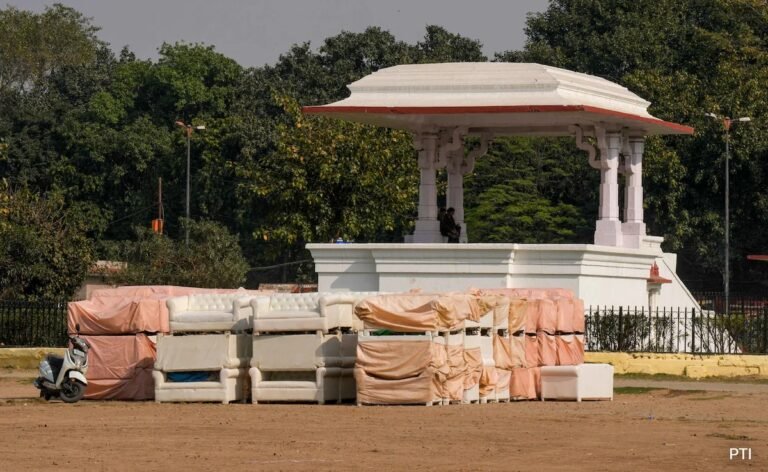 दिल्ली में मुख्यमंत्री के लिए किसमें टक्कर, मुहूर्त का क्या चक्कर… सरकार के सस्पेंस की हर बात जानिए